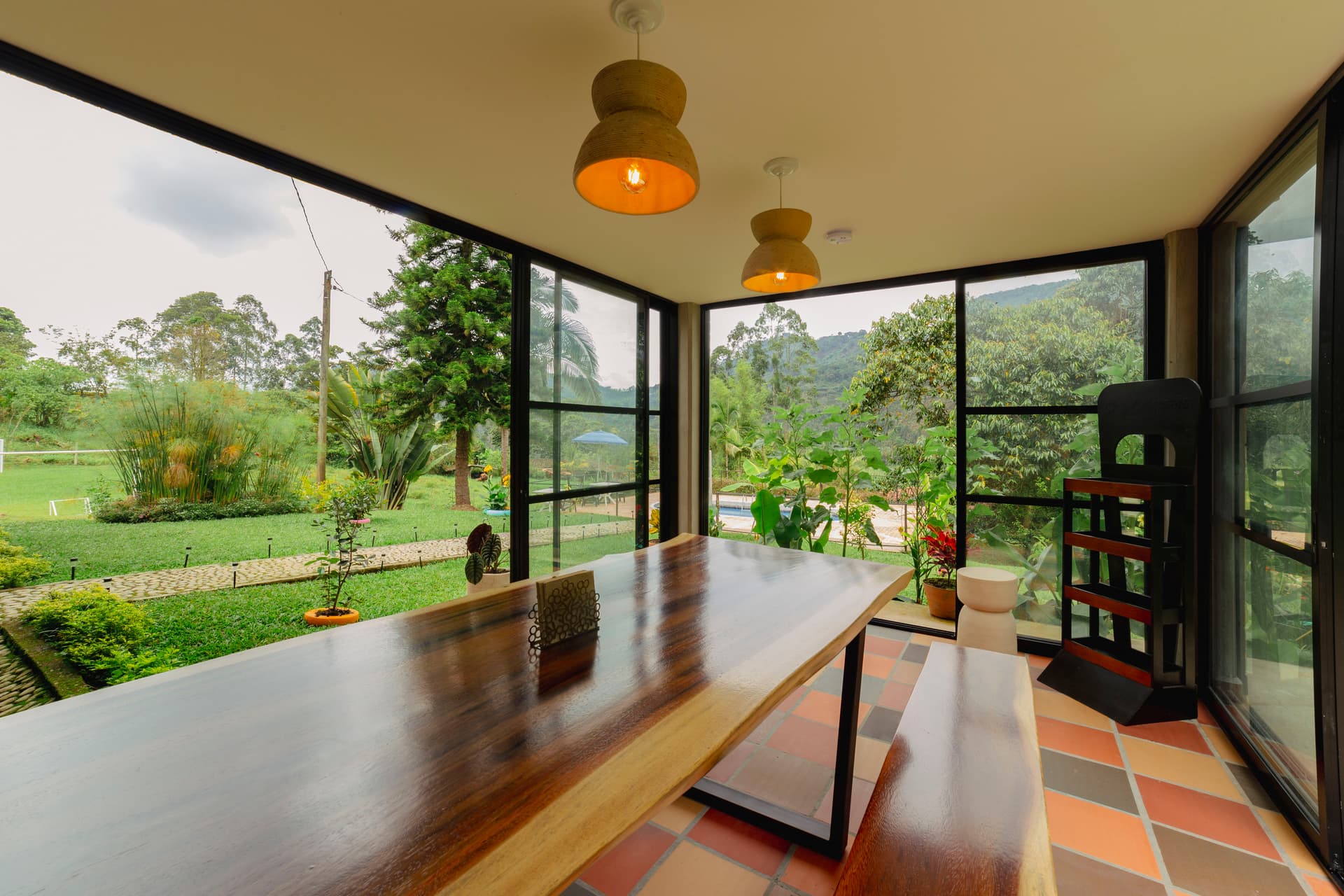 Traditional Colombian dishes beautifully presented at a restaurant in Jardín